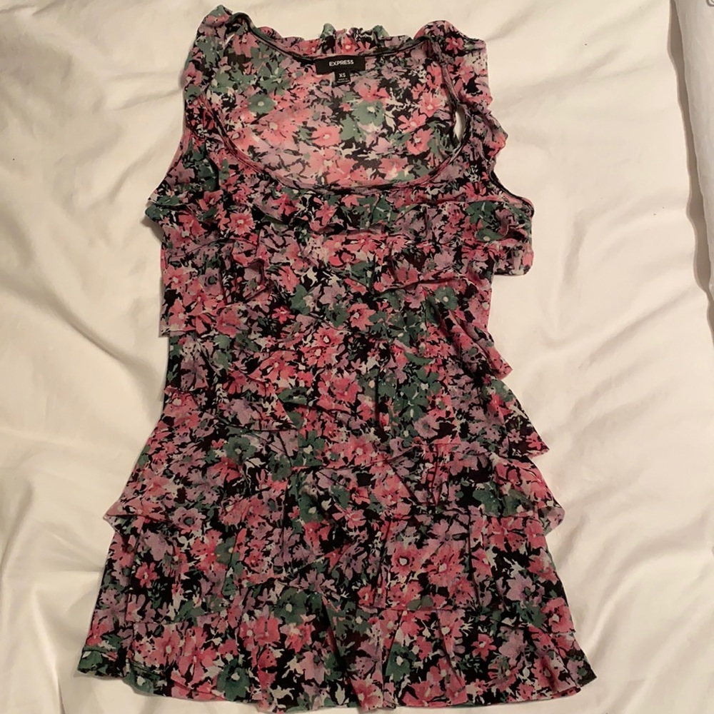 XS flowered Express sleeveless blouse